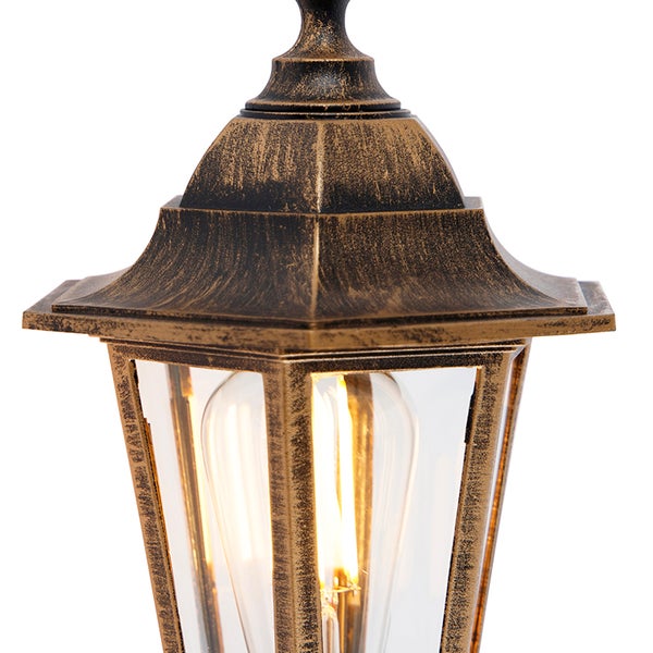 Außenleuchte in Antik-Gold-Optik mit klaren Glasscheiben und sichtbarem LED-Leuchtmittel.