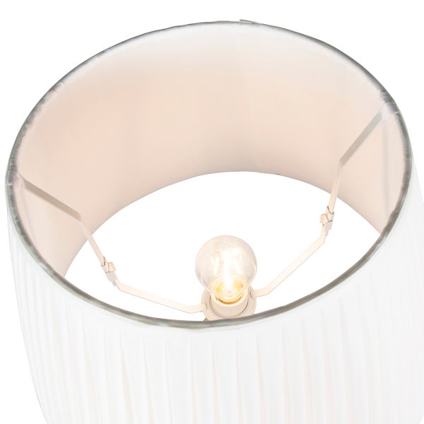 Ansicht in eine eingeschaltete Tischleuchte mit Lampenschirm