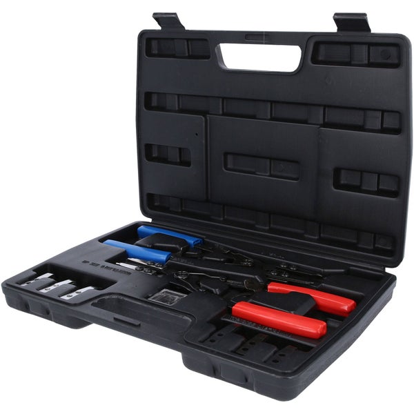 Werkzeugsatz mit Zange in einem schwarzen Kunststoffkoffer