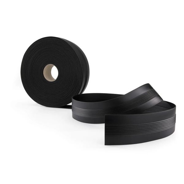 Eine Rolle Kantenband aus Gummi fuer Moebel und Plattenkanten mit profilierter Struktur.