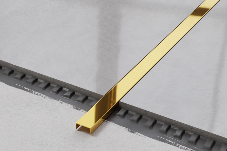 Verlegung einer Fliesenschiene