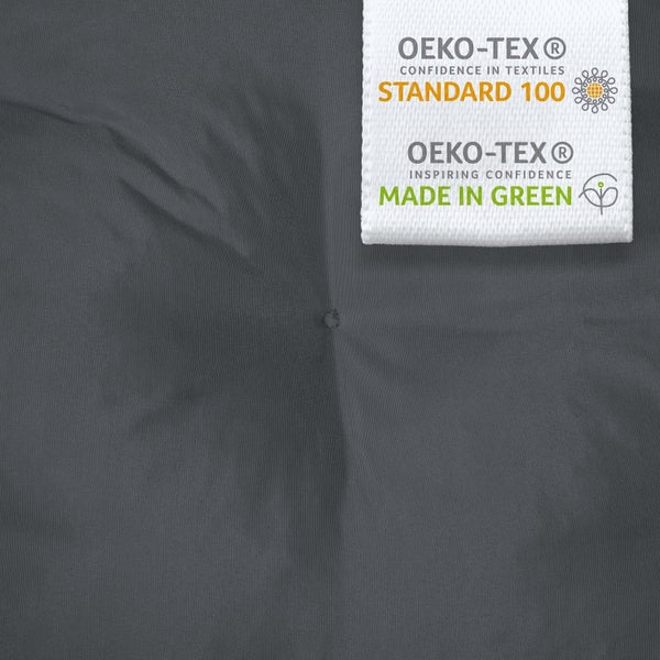 Oeko-Tex Logo für Standard 100 und Made in Green auf Stoff zur Kennzeichnung schadstoffgeprüfter und nachhaltiger Textilien.