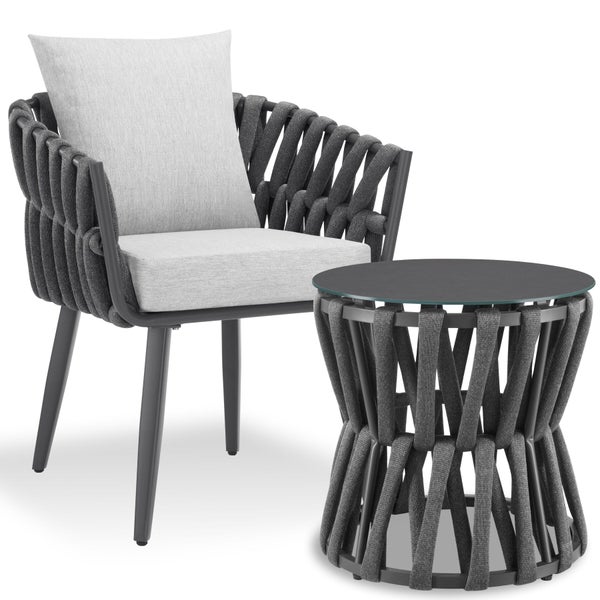 Garten-Lounge-Set bestehend aus einem Sessel mit Geflecht-Armlehnen und einem Beistelltisch mit Glasplatte und geflochtenem Untergestell