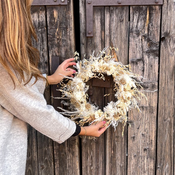 Trockenblumenkranz beige