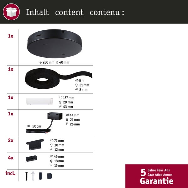 Helle, moderne Wohnküche mit Pendelleuchten, Barhockern und Wohnbereich