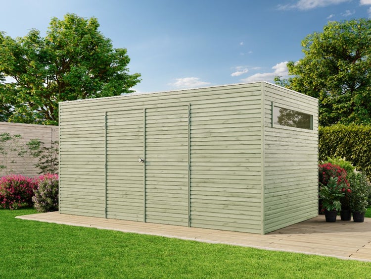 Modernes Gartenhaus aus Holz mit Flachdach, Doppeltür und Fenster in einem hellen Garten auf einer Holzterrasse.
