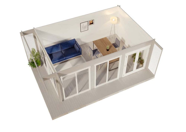 Modernes Gartenhaus mit Glasfront und Holzterrasse. Innenansicht mit Sofa, Esstisch und hellen Holzwänden.