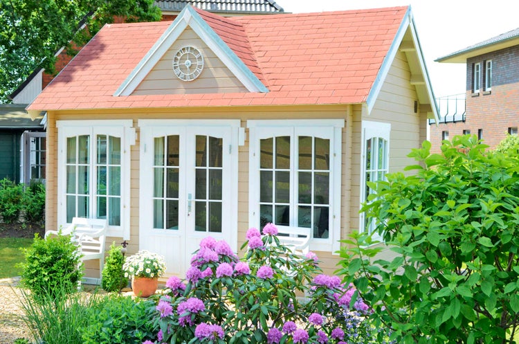 Alpholz Gartenhaus Clockhouse-28 aus Holz in Pinie (Imprägnierung) mit 28 mm Wandstärke, Größe: 420 x 320 cm mit Satteldach