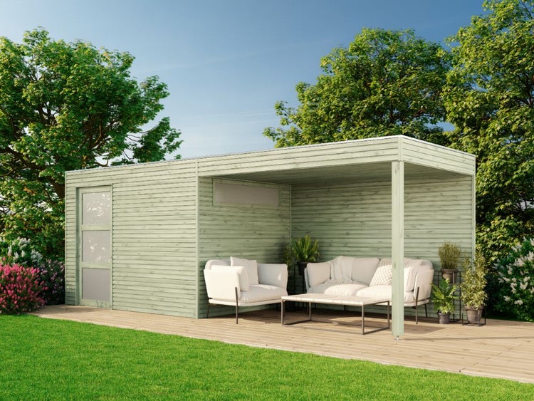 Modernes Gartenhaus aus Holz mit Flachdach und integrierter Terrasse. Lounge-Bereich mit hellen Möbeln auf einer Holzterrasse im Garten.