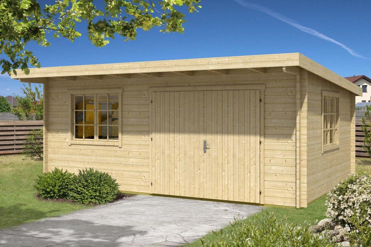 Geräumige Holzgarage mit Pultdach, einer breiten Doppeltür und Sprossenfenstern, gefertigt aus hellem Naturholz.