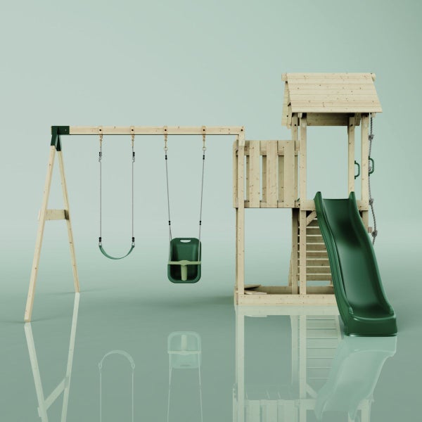 Spielplatz mit Schaukeln, Kletterturm, Rutsche und Leiter aus Holz