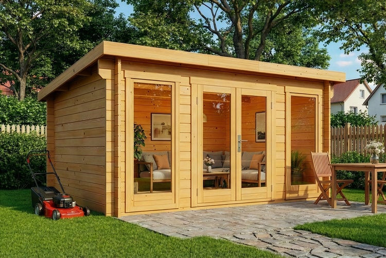 Modernes Gartenhaus aus Holz mit großen Glasfronten, Flachdach und Doppeltür auf Steinterrasse im Garten mit Rasenmäher und Sitzgruppe.