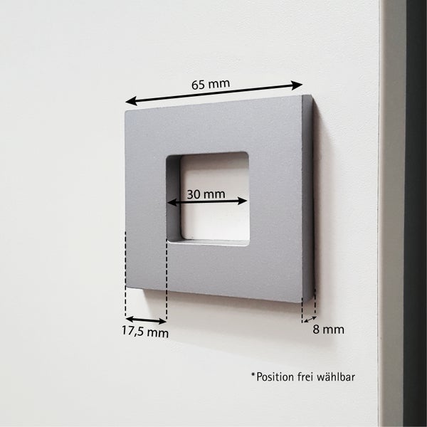 Quadratisches Abdeckelement für Tür oder Wand mit Maßangaben 65 Millimeter mal 65 Millimeter und 8 Millimeter Tiefe