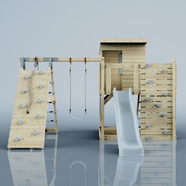 Feuerdorn mit orangefarbenen Beeren und grünen Blättern