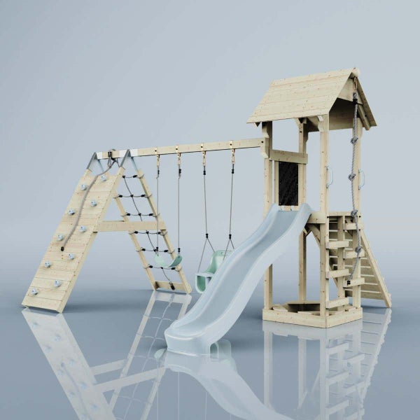 Spielturm aus Holz mit Rutsche, zwei Schaukeln, Kletterwand, Strickleiter und Spielhaus mit Dach.