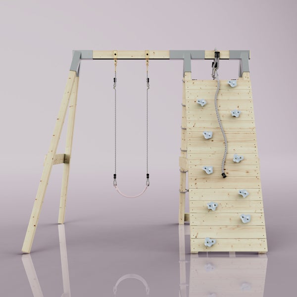 Kinderspielgerät aus Holz mit einer Schaukel, einer Kletterwand mit Klettersteinen und einem Kletterseil.