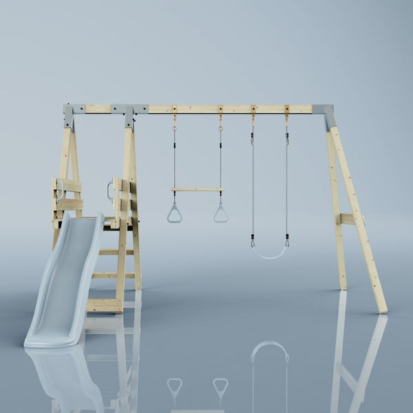 Kinderspielgerät aus Holz mit Rutsche, Schaukel, Trapez mit Turnringen und Kletterturm mit Leiter.