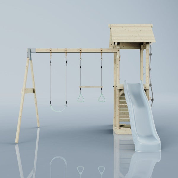 Holzspielplatz mit Schaukel, Klettergerüst und Rutsche