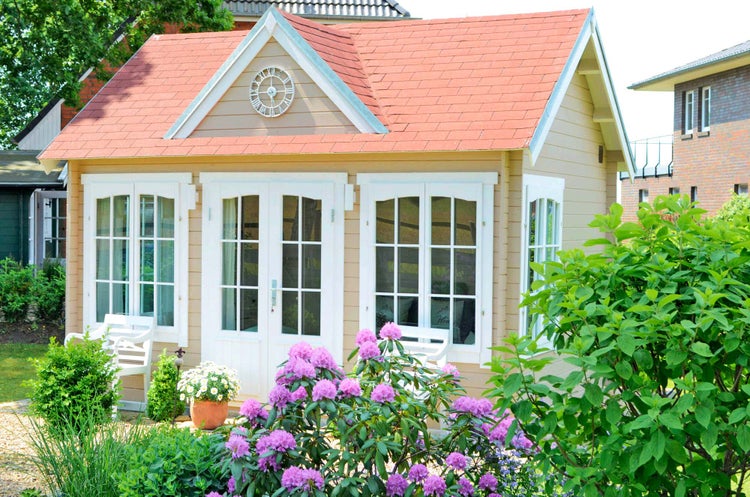 Alpholz Gartenhaus Clockhouse-28 aus Holz in Pinie (Imprägnierung) mit 28 mm Wandstärke, Größe: 420 x 320 cm mit Satteldach