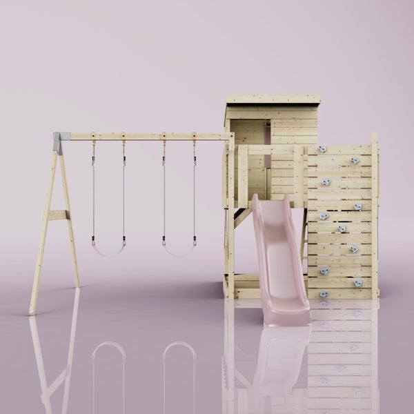 Spielturm aus Naturholz mit rosa Rutsche, Leiter, Sandkasten und Überdachung.