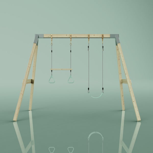 Holzschaukel mit Trapezstange, Turnringen und einem flexiblen Schaukelsitz an einem stabilen Holzgestell mit grauen Eckverbindern.