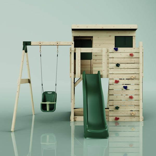 Spielturm aus Holz mit Rutsche, Schaukel, Kletterwand und Spielhaus.