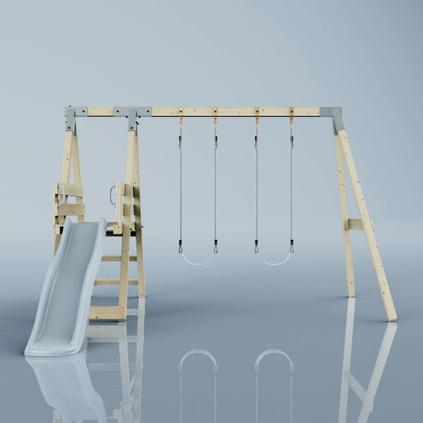 Spielgerät aus Holz bestehend aus zwei Schaukeln, einer Rutsche und einer Kletterleiter.