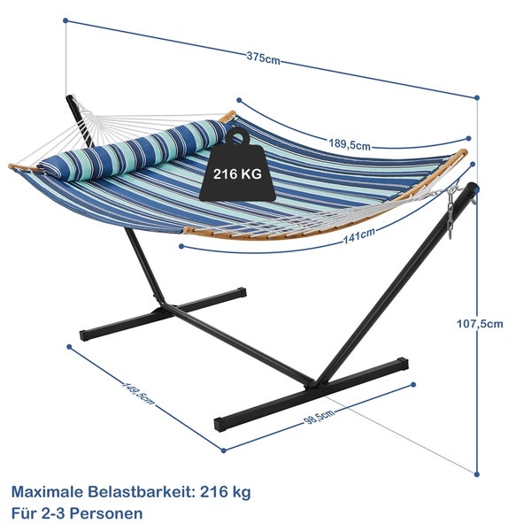 Hängematte mit Gestell und Kissen, blau gestreift, Maße 375 mal 107,5 Zentimeter, Tragkraft 216 Kilogramm, für zwei bis drei Personen.